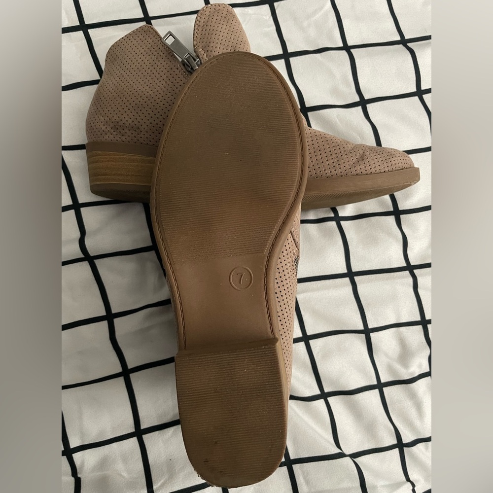 Universal Thread Tan Booties. - Picture 2 of 2